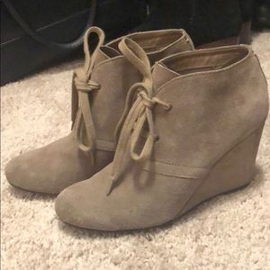 Dolce Vita Gardyn wedge bootie